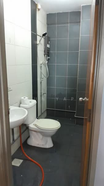 Pangsapuri untuk Disewa di Zennith Suites (Pangsapuri Kebun Teh) - Sun Yap - Bathroom - PropertyGuru.com.my
