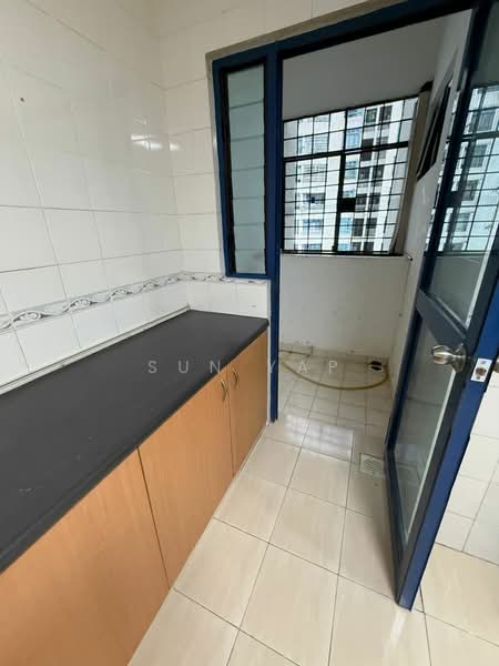 Pangsapuri untuk Disewa di Aster Court - Sun Yap - Balcony - PropertyGuru.com.my