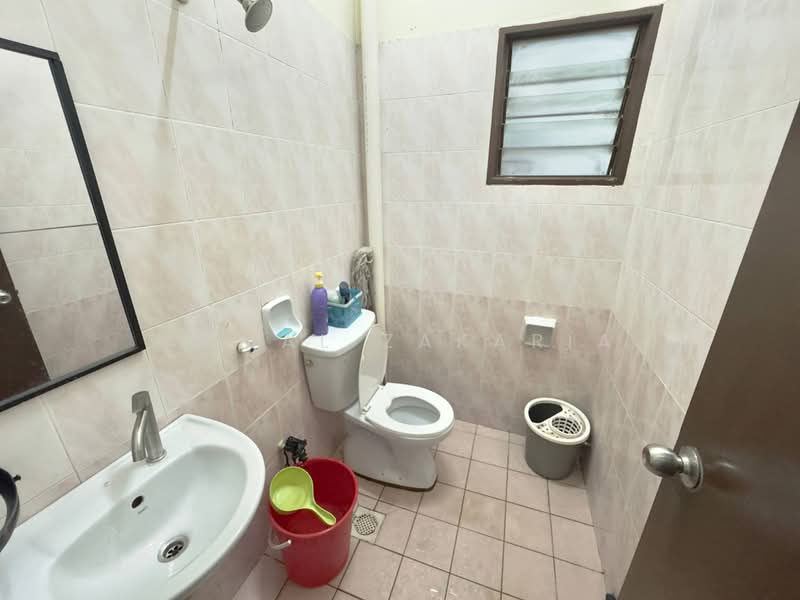 1-storey Terraced House for Sale in Taman Dato Demang (Seri Kembangan) - Akmal Zakaria - PropertyGuru.com.my