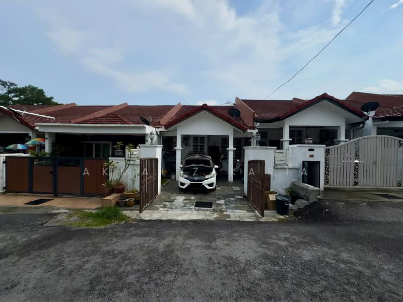 1-storey Terraced House for Sale in Taman Dato Demang (Seri Kembangan) - Akmal Zakaria - PropertyGuru.com.my