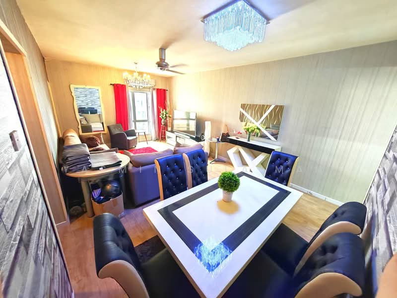 Pangsapuri untuk Dijual di Pangsapuri Mawar Sari - Yasmin Sulaiman - Living Room - PropertyGuru.com.my