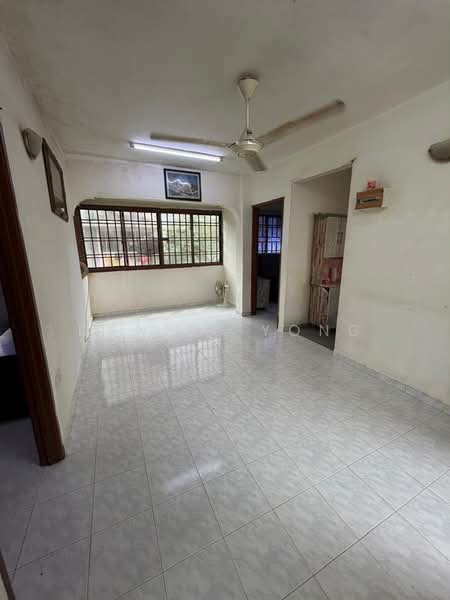 Rumah Flat untuk Dijual di Ketapang Flat - Daniel Yong - Living Room - PropertyGuru.com.my