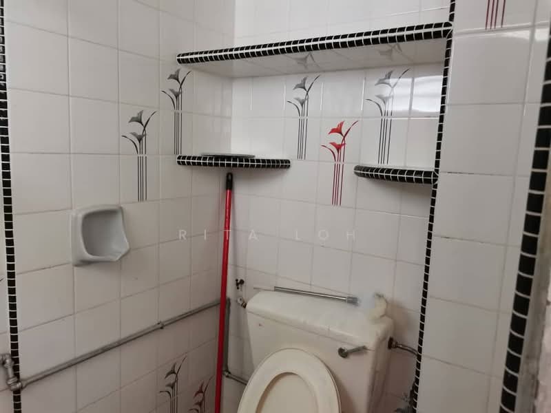 Flat for Rent at Farlim 4 - Rita Loh - Bathroom - PropertyGuru.com.my