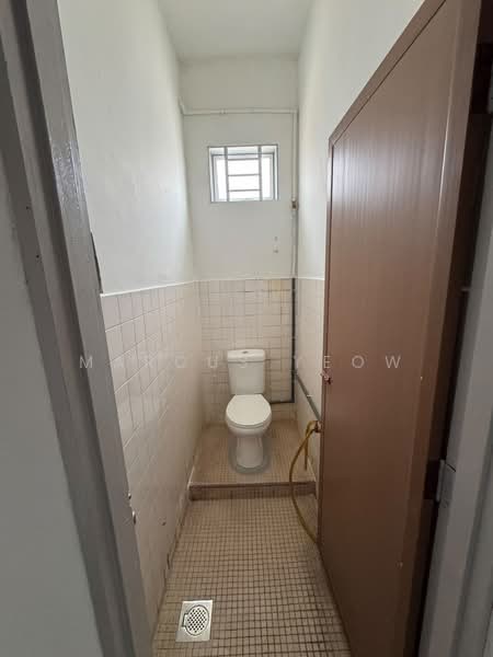 Shop / Office for Rent in Taman Rasah Jaya (Rasah) - Marcus Yeow - Bathroom - PropertyGuru.com.my