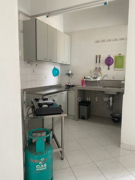 Kondominium untuk Disewa di University Heights - Elaine Chew - Kitchen - PropertyGuru.com.my