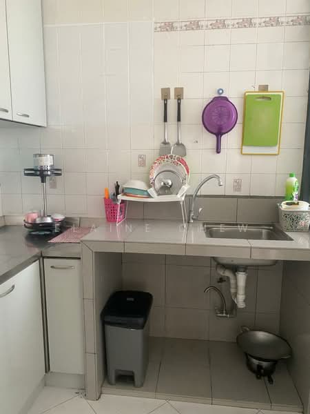Kondominium untuk Disewa di University Heights - Elaine Chew - Kitchen - PropertyGuru.com.my