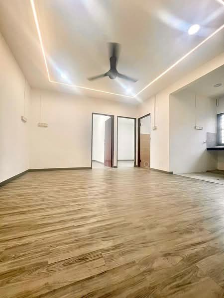 Flat for Sale at Flat Bandar Selesa Jaya @ Jalan Silat Gayong - Daniel Yong - Living Room - PropertyGuru.com.my