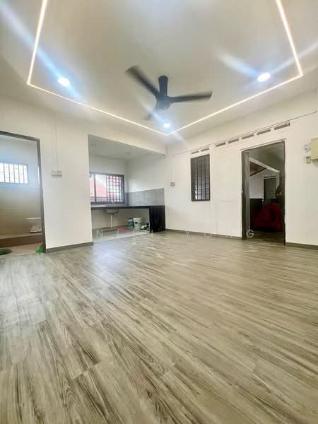 Flat for Sale at Flat Bandar Selesa Jaya @ Jalan Silat Gayong - Daniel Yong - Living Room - PropertyGuru.com.my