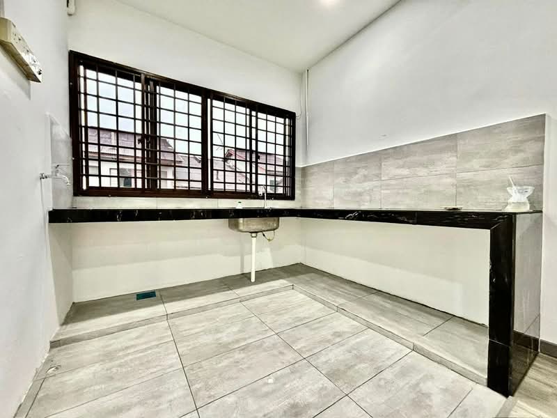 Flat for Sale at Flat Bandar Selesa Jaya @ Jalan Silat Gayong - Daniel Yong - Kitchen - PropertyGuru.com.my