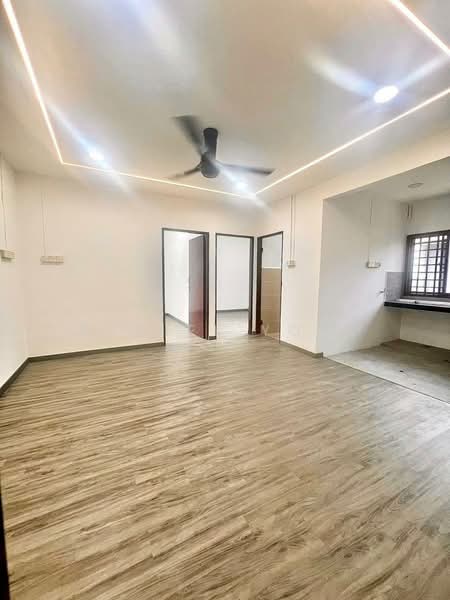 Flat for Sale at Flat Bandar Selesa Jaya @ Jalan Silat Gayong - Daniel Yong - Living Room - PropertyGuru.com.my