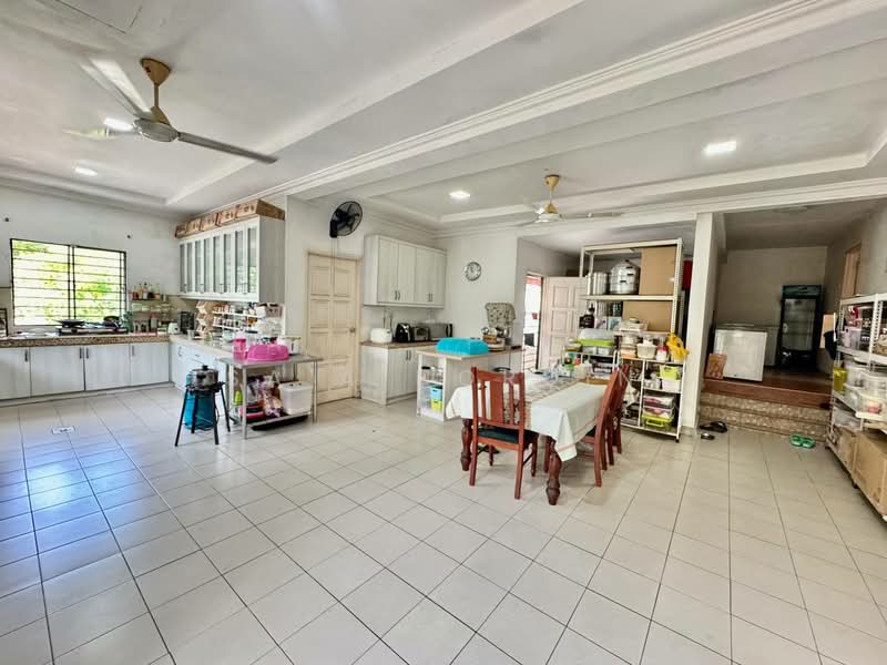 Bungalow House for Sale in Seksyen 12 (Shah Alam) - Sa'a Nordin - Kitchen - PropertyGuru.com.my