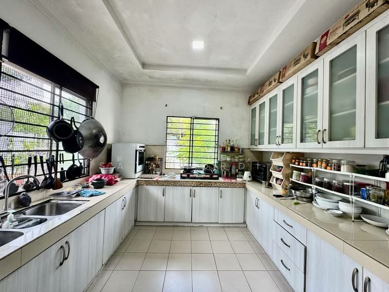 Bungalow House for Sale in Seksyen 12 (Shah Alam) - Sa'a Nordin - Kitchen - PropertyGuru.com.my
