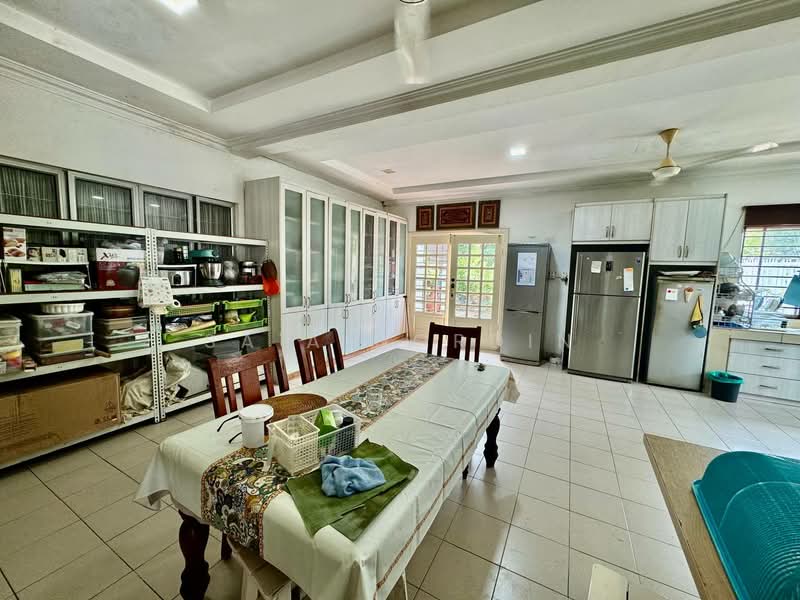 Bungalow House for Sale in Seksyen 12 (Shah Alam) - Sa'a Nordin - Kitchen - PropertyGuru.com.my