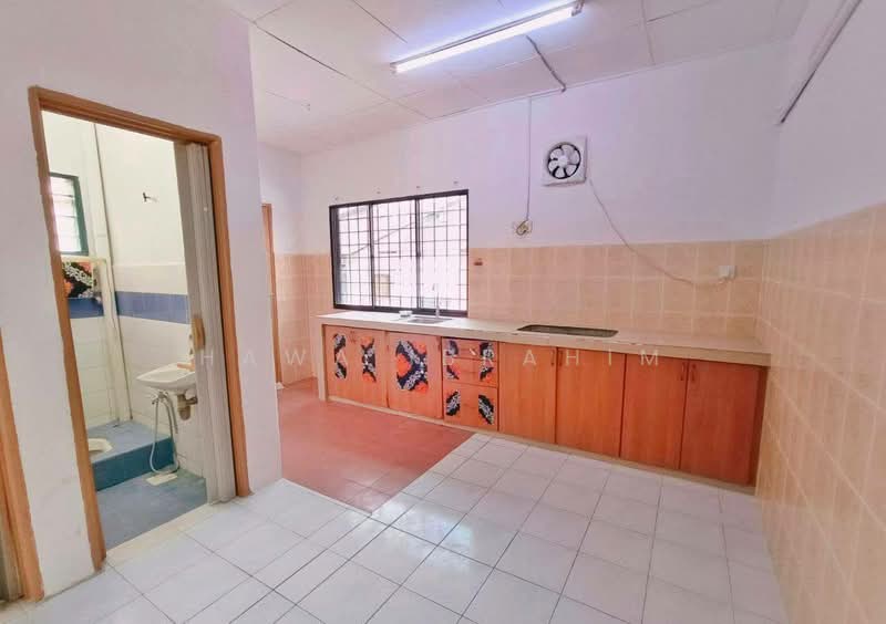 1-storey Terraced House for Sale in Bandar Tasik Kesuma (Beranang) - Hawa Ibrahim - Kitchen - PropertyGuru.com.my