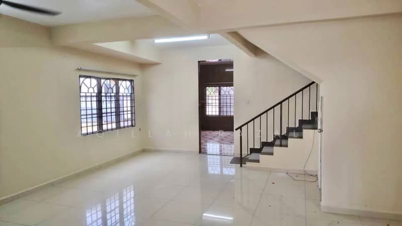 2-storey Terraced House for Sale in Klang (Selangor) - Aqillah Razali - Living Room - PropertyGuru.com.my