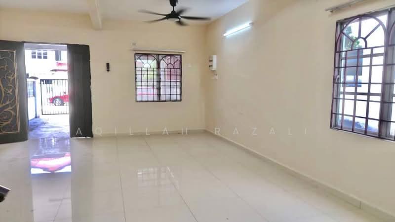 2-storey Terraced House for Sale in Klang (Selangor) - Aqillah Razali - Living Room - PropertyGuru.com.my