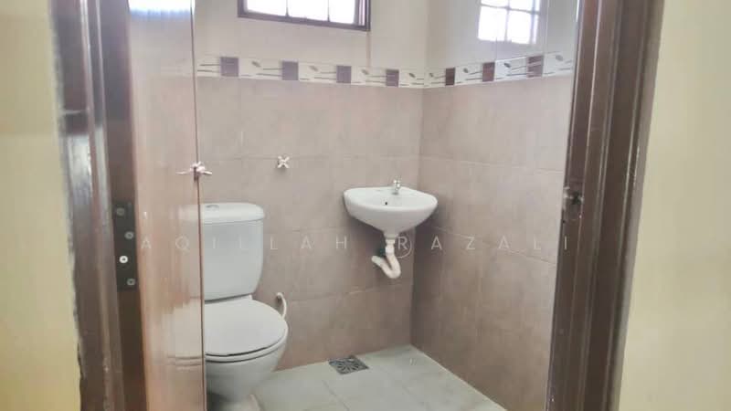2-storey Terraced House for Sale in Klang (Selangor) - Aqillah Razali - Bathroom - PropertyGuru.com.my