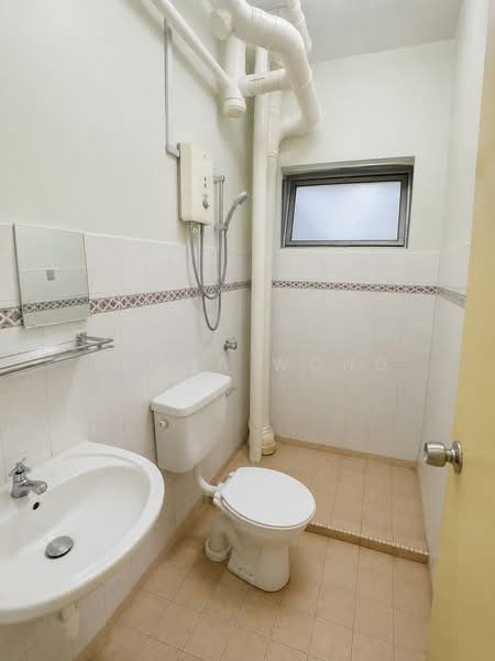 Pangsapuri untuk Dijual di Kenanga Apartment - Leona Wong - Bathroom - PropertyGuru.com.my