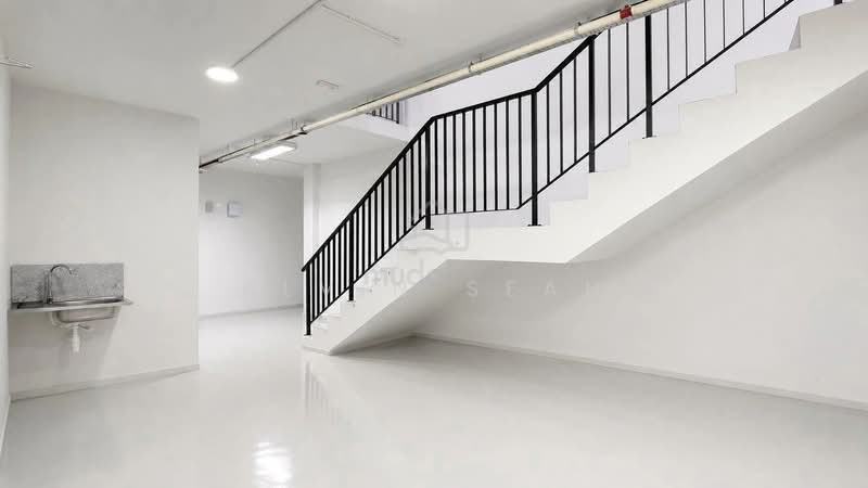 Gudang untuk Dijual di Taman Sains Selangor (Kota Damansara) - Alvin Seah - Corridor - PropertyGuru.com.my