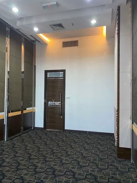 Office for Rent in Bandar Sri Damansara (Selangor) - Jay Choo - Corridor - PropertyGuru.com.my