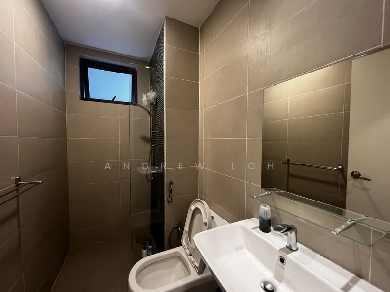 Kediaman Servis untuk Dijual di Continew - Andrew Loh - Bathroom - PropertyGuru.com.my