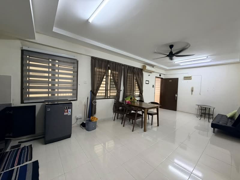 Kediaman Servis untuk Disewa di The Embassy (Bangunan Duta Impian) - YC Fung - Living Room - PropertyGuru.com.my