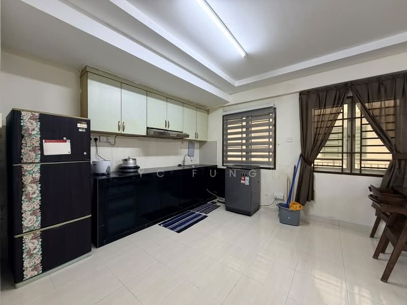 Kediaman Servis untuk Disewa di The Embassy (Bangunan Duta Impian) - YC Fung - Kitchen - PropertyGuru.com.my