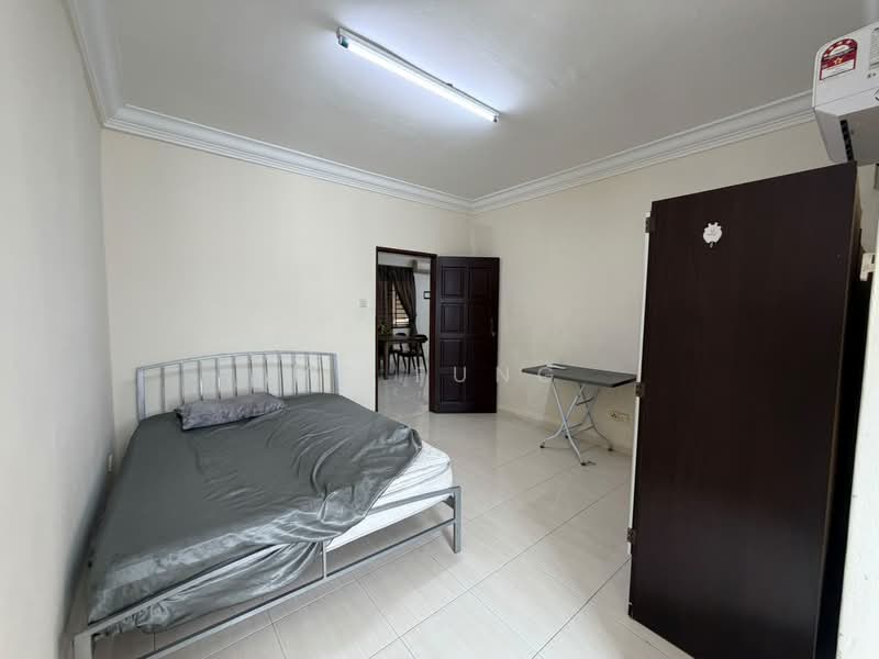 Kediaman Servis untuk Disewa di The Embassy (Bangunan Duta Impian) - YC Fung - Bedroom - PropertyGuru.com.my