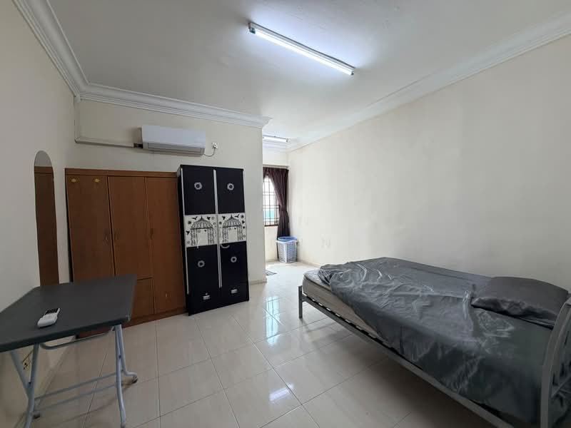 Kediaman Servis untuk Disewa di The Embassy (Bangunan Duta Impian) - YC Fung - Bedroom - PropertyGuru.com.my