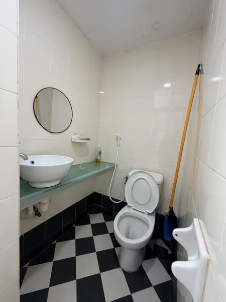 Kediaman Servis untuk Disewa di The Embassy (Bangunan Duta Impian) - YC Fung - Bathroom - PropertyGuru.com.my