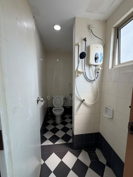 Kediaman Servis untuk Disewa di The Embassy (Bangunan Duta Impian) - YC Fung - Bathroom - PropertyGuru.com.my