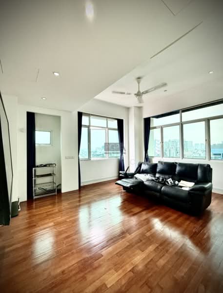 Kondominium untuk Dijual di Mayfair Condominium - Cheryl Chng - Living Room - PropertyGuru.com.my