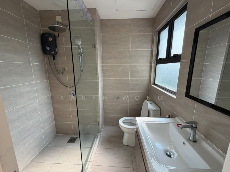 Kediaman Servis untuk Dijual di Maisson - Karyn Wong - Bathroom - PropertyGuru.com.my