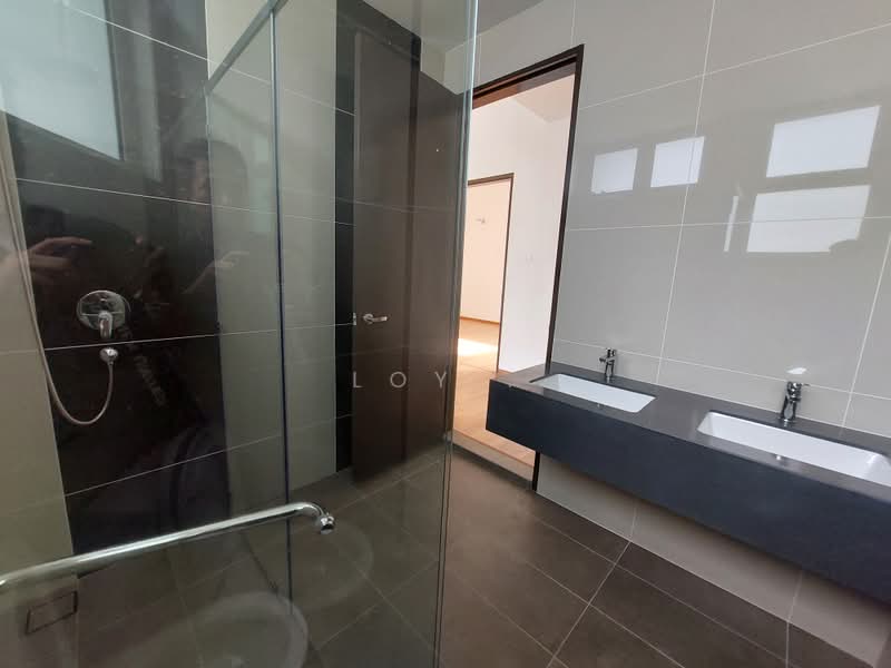 2.5-storey Terraced House for Sale in Ampang (Ampang) - Loy . - Bathroom - PropertyGuru.com.my