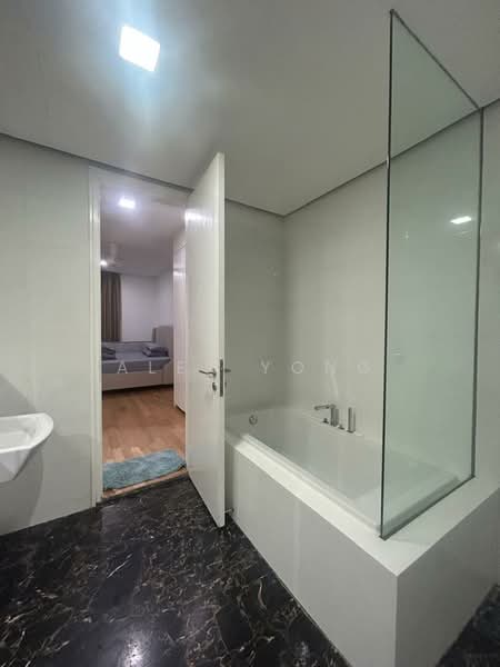 Kediaman Servis untuk Disewa di Arcoris Residences - Alex Yong - Bathroom - PropertyGuru.com.my