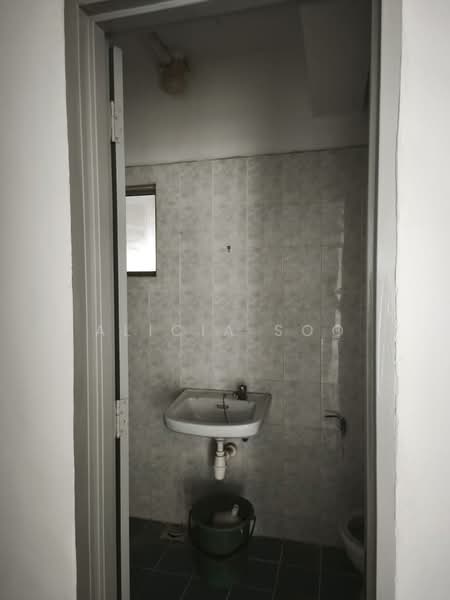 Apartment for Sale at Sri Raya Apartments - Alicia Soo - Bathroom - PropertyGuru.com.my