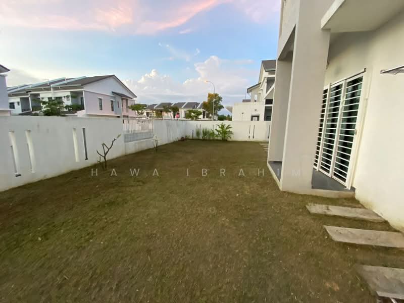 Rumah Teres 2-Tingkat untuk Dijual di Nilai Impian (Nilai) - Hawa Ibrahim - Exterior - PropertyGuru.com.my