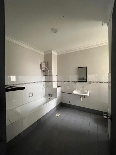 Condominium for Rent at Ridzuan Condominium - Nurliyana Binti Busari - Bathroom - PropertyGuru.com.my