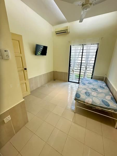 Commercial Bungalow for Rent in Sea Park (Petaling Jaya) - Stephanie Chen - Bedroom - PropertyGuru.com.my