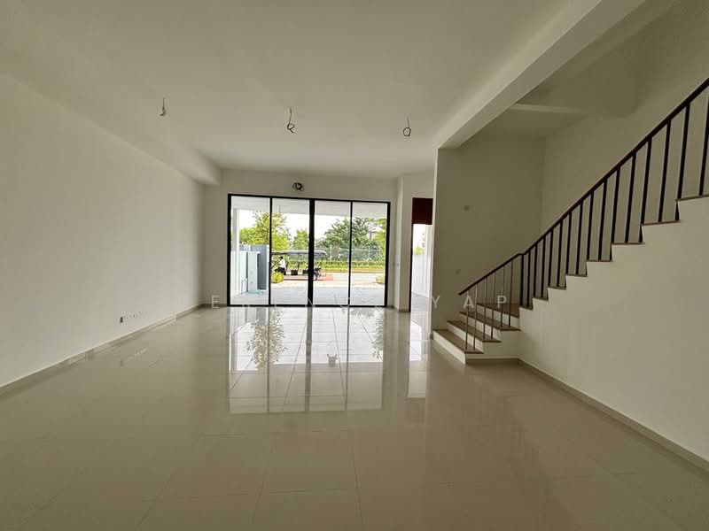 Rumah Teres 2-Tingkat untuk Dijual di Kota Kemuning (Shah Alam) - Terence Yap - Living Room - PropertyGuru.com.my