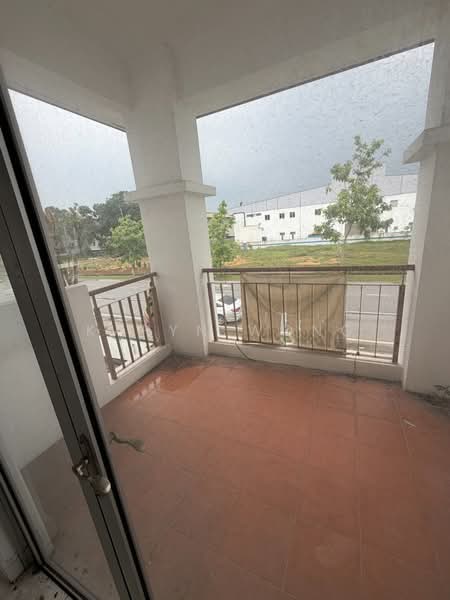 Rumah Teres 2-Tingkat untuk Dijual di Seksyen 33 (Shah Alam) - Karyn Wong - Balcony - PropertyGuru.com.my