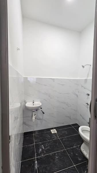 Rumah Teres 1-Tingkat untuk Dijual di Taman Desa Jaya (Johor Bahru) - Melinda Ee - Bathroom - PropertyGuru.com.my
