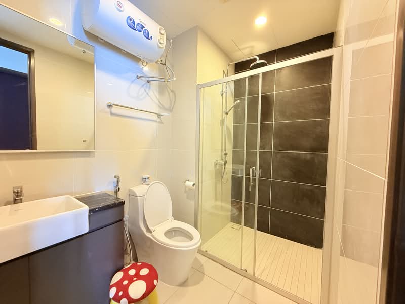 Condominium for Rent at Lovell @ Country Garden Danga Bay - Ryan Lim - Bathroom - PropertyGuru.com.my