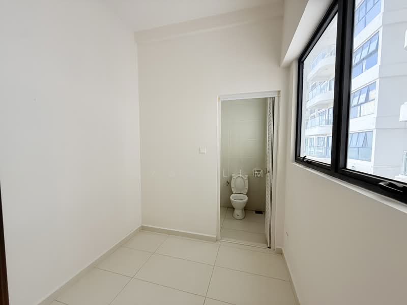 Condominium for Rent at Lovell @ Country Garden Danga Bay - Ryan Lim - Bathroom - PropertyGuru.com.my