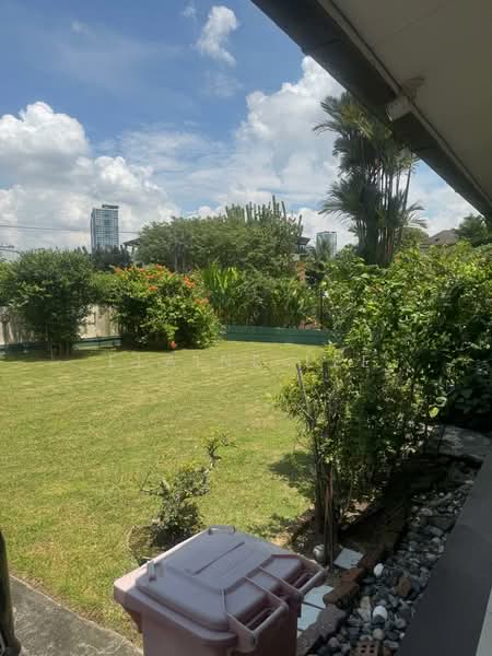Rumah Berkembar untuk Dijual di Seksyen 12 (Petaling Jaya) - Elaine Lee - Garden - PropertyGuru.com.my