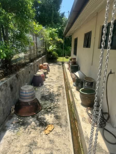 Rumah Berkembar untuk Dijual di Seksyen 12 (Petaling Jaya) - Elaine Lee - Exterior - PropertyGuru.com.my
