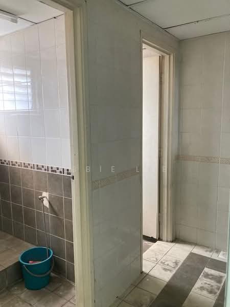Shop / Office untuk Disewa di Bandar Puteri Puchong (Puchong) - Abbie Lee - Bathroom - PropertyGuru.com.my