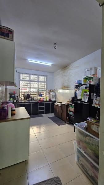 Rumah Teres 2-Tingkat untuk Dijual di Taman Bukit Dahlia (Pasir Gudang) - Melinda Ee - Kitchen - PropertyGuru.com.my
