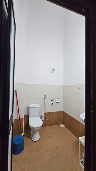 Rumah Teres 2-Tingkat untuk Dijual di Taman Bukit Dahlia (Pasir Gudang) - Melinda Ee - Bathroom - PropertyGuru.com.my
