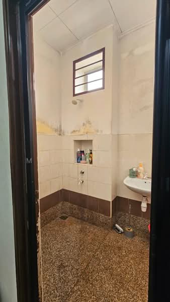Rumah Teres 2-Tingkat untuk Dijual di Taman Bukit Dahlia (Pasir Gudang) - Melinda Ee - Bathroom - PropertyGuru.com.my